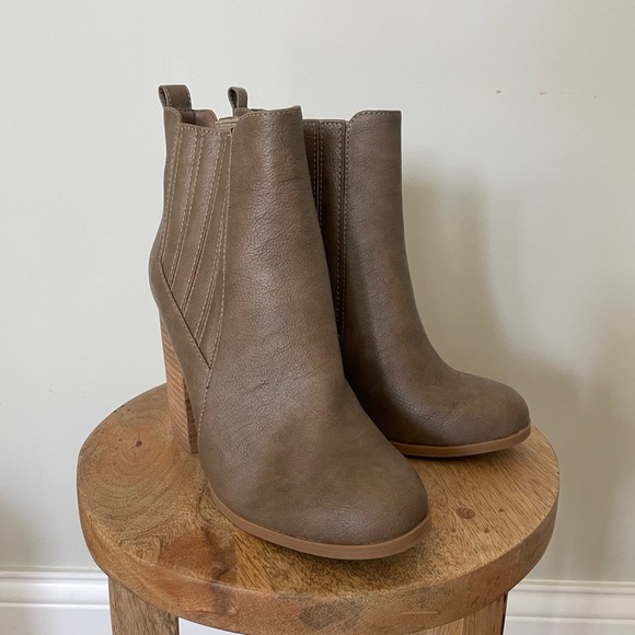 Call It Spring Boots - Picture 6 of 9